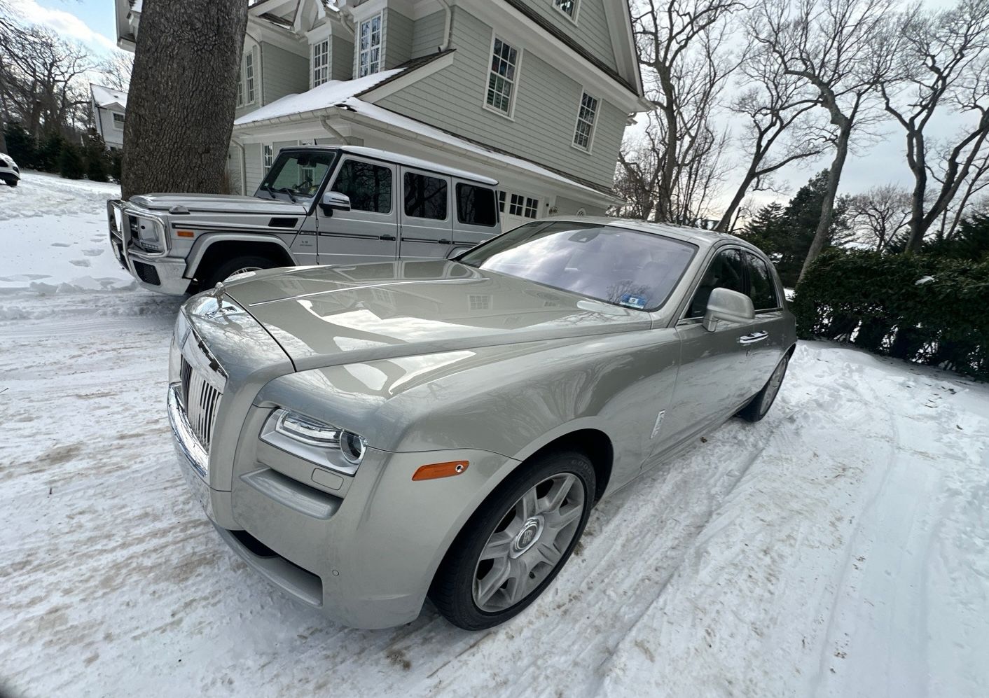 Rolls-Royce Ghost and Mercedes G-Class picked up in winter in New Jersey